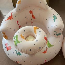 LIKE NEW baby inflatable support seat dinosaur pattern 3-36 months built in pump portable lightweigh