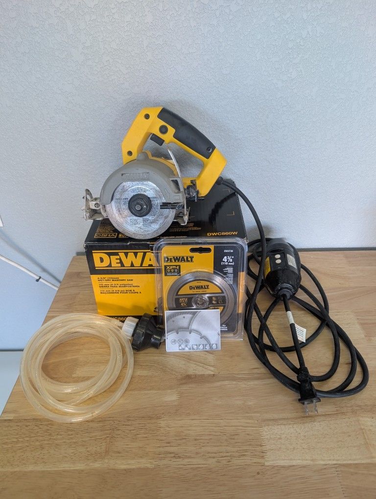 Like New DEWALT Wet Tile Saw, Masonry, 4-3/8-Inch (DWC860W)