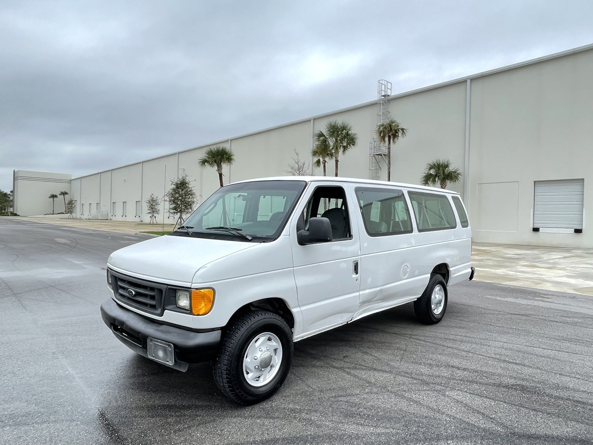 2004 Ford., E250., Passenger Or Cargo Van Extended