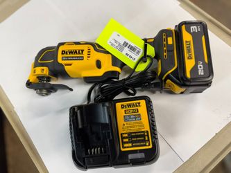 DEWALT 20V BRUSHLESS CORDLESS OSCILLATING MULTI-TOOL KIT USED