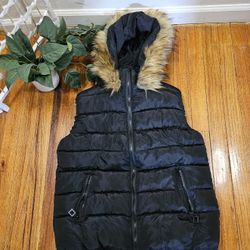 Black faux fur puffer winter vest with zipper pockets size xl approximately ptp 20", length 23" it says 2xl but measurements are for xl