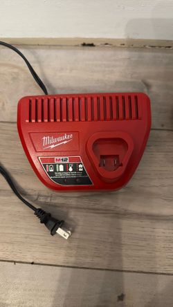 Milwaukee M12 12v LI-ION Charger