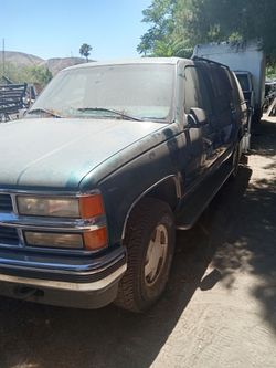 Parting out 1997 Chevy suburban runs no paperwork$ 1700.00