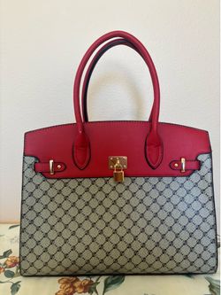 Nice big purse. Almost new
