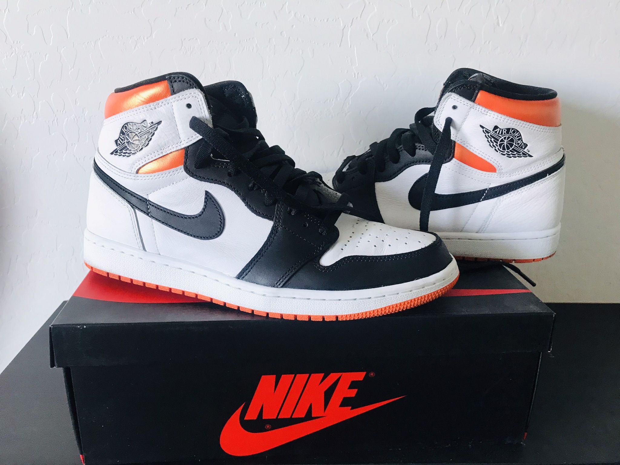 Air Jordan 1 Retro High OG (Mens 10)