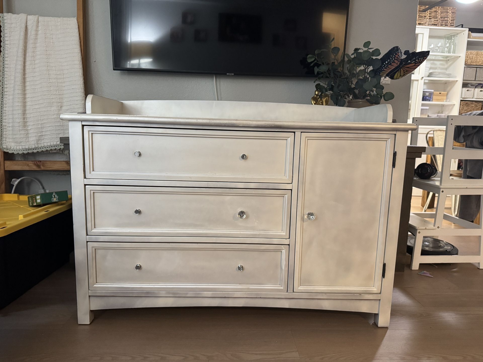Dresser/Changing Table