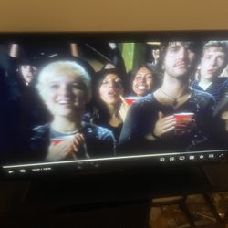 32’inch Roku TV With Remote Used 2times