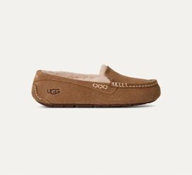 Moccasin ugg 8 1/2