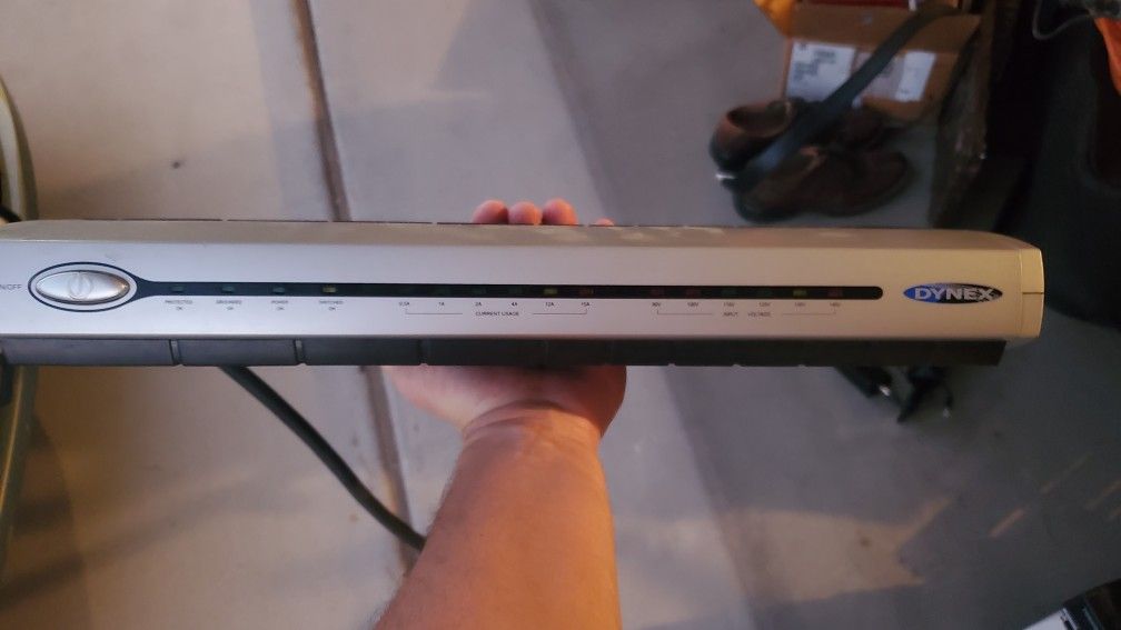 Dynex DX-PB102 Home Theater Surge Protector