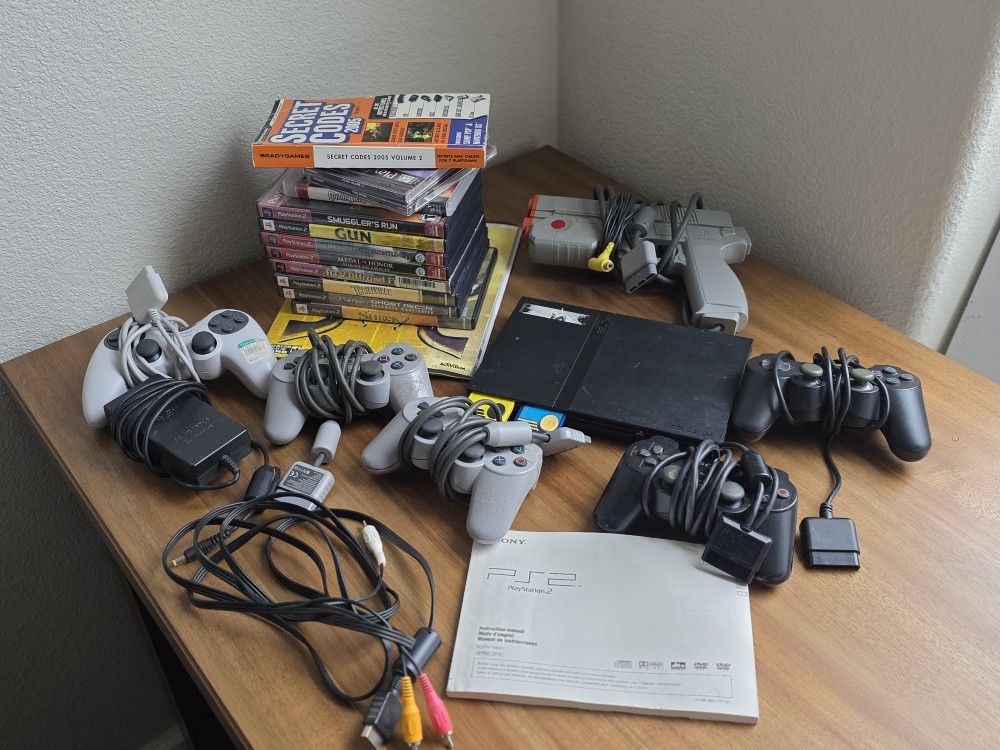 Playstation 2 (PS2), 5 Controllers, Multiple Games