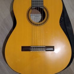 Yamaha CG101A Classical Guitar W Case And Accessories 