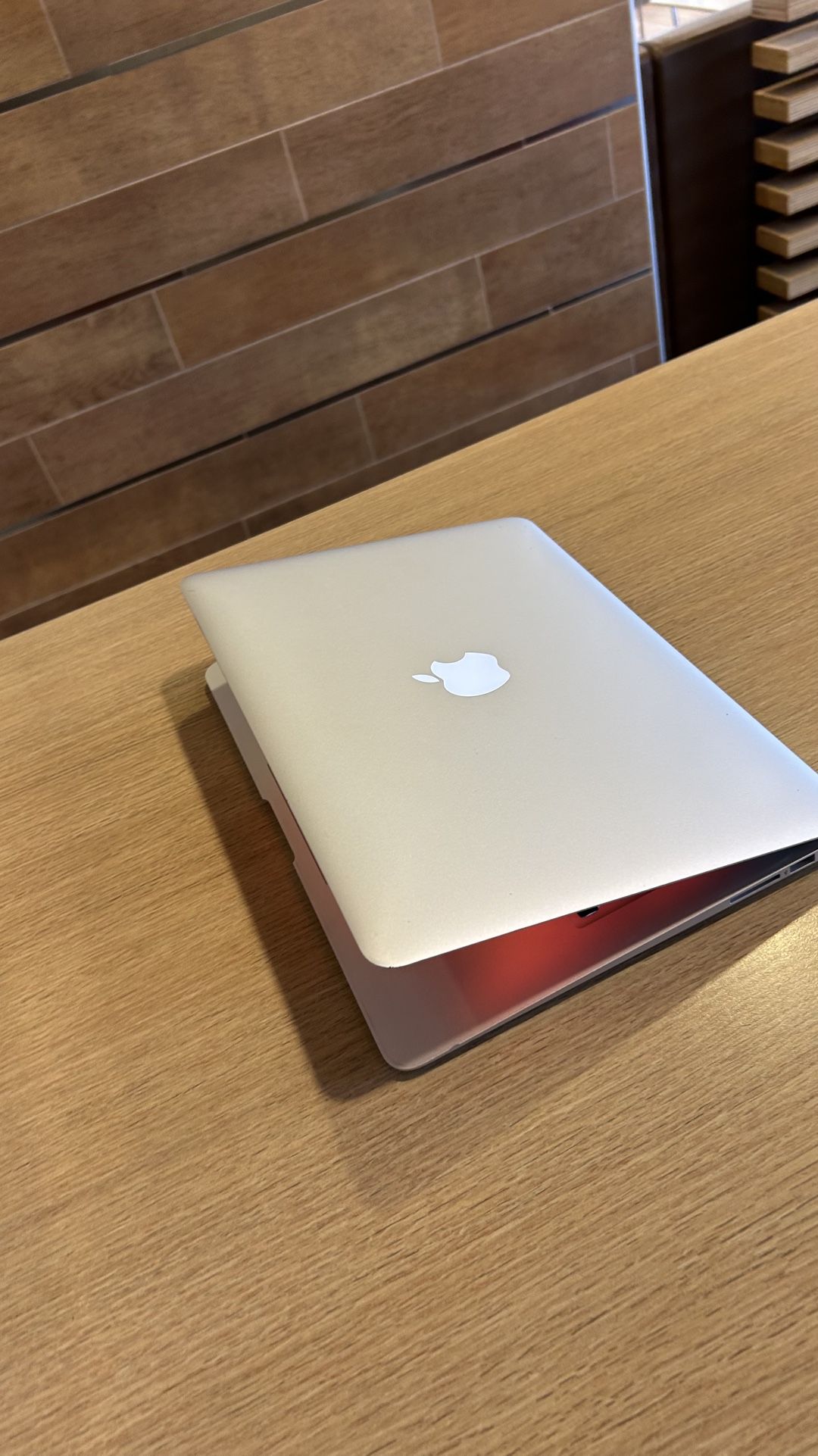 Apple MacBook Air 13” i5/4GB/256GB SSD $180