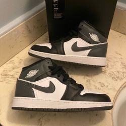Air Jordan Size 5Y Black White And Gray