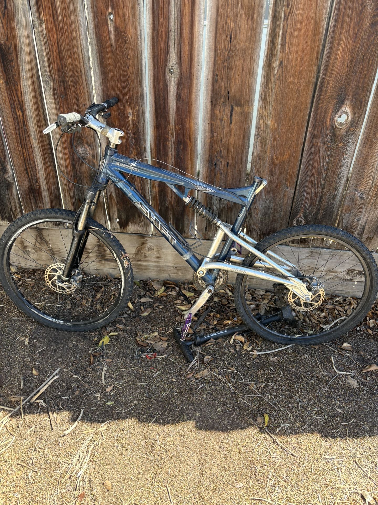 HARO MOUNTAIN BIKE