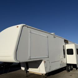 2001 Keystone Montana 33 Ft. 5th Wheel W/ 3 Slides & Gen