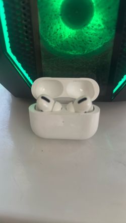 Apple AirPods Pro (1st Generation) with MagSafe Charging Case