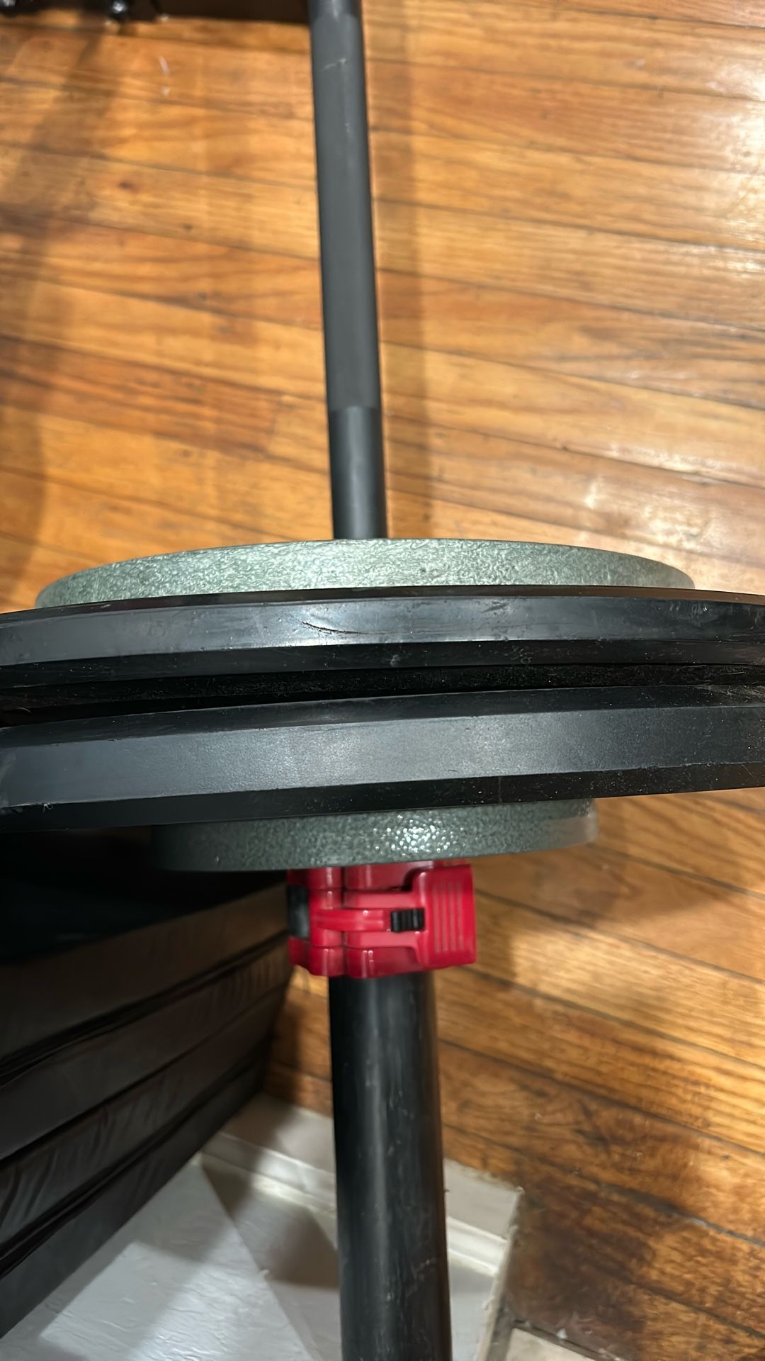 22lb 7ft Barbell Bar With 3 Sets Of Plates