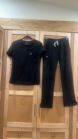 FIGS scrubs 5 pairs!