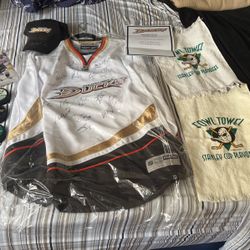 Anaheim Ducks Auto memorabilia 