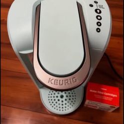 Keurig Coffee Maker + 6 Water Filter Cartridges (color Aqua)