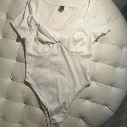 SHEIN White Short Sleeve Bodysuit Size M