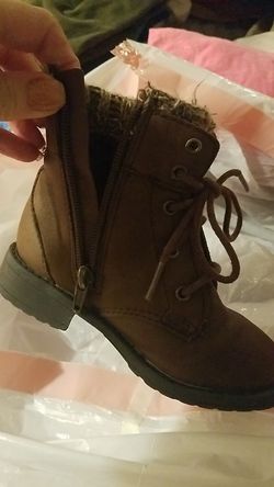 Little girl size 9 boots