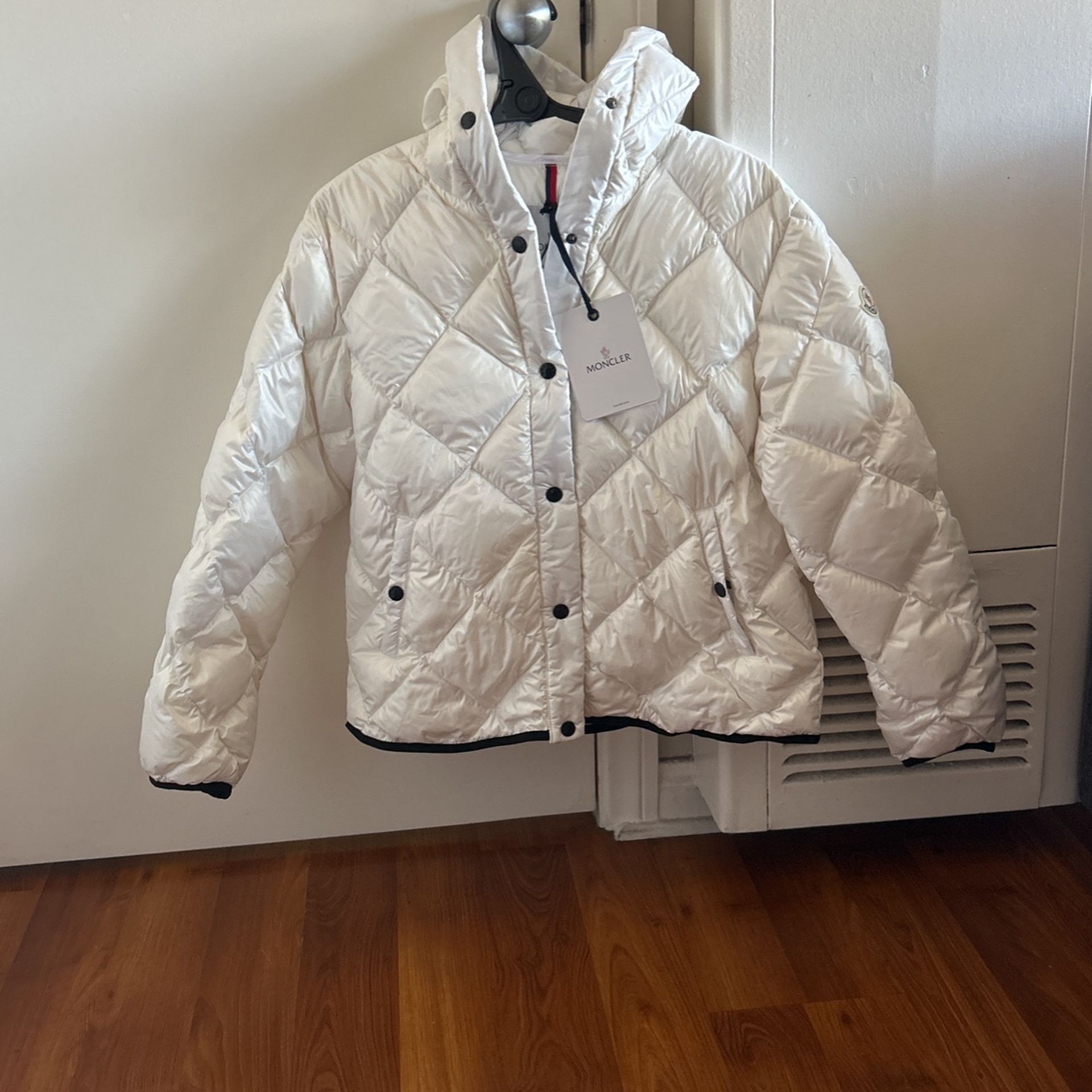 Women Moncler ARVOUIN SHORT DOWN JACKET