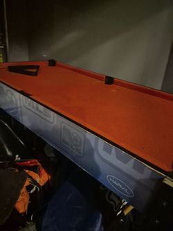 Mini pool table