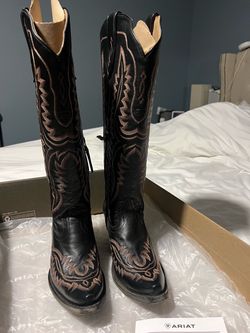 Ariat 7.5 Women’s cowboy boot Casanova
