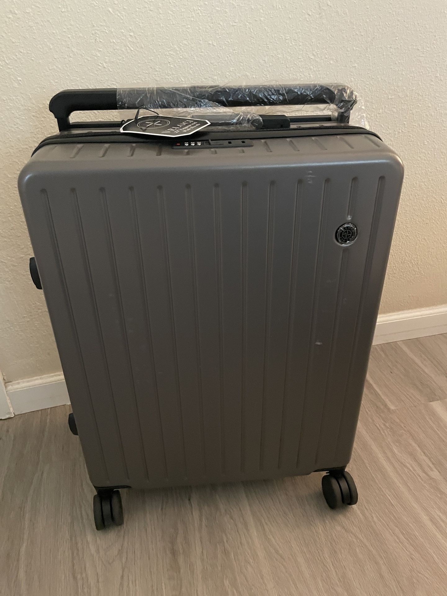 22" Luggage with Wide Handle 