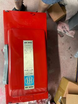 Desconectivo de 200 amp. Trifásico
