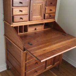 Beautiful Pine Convertible Dresser Desk