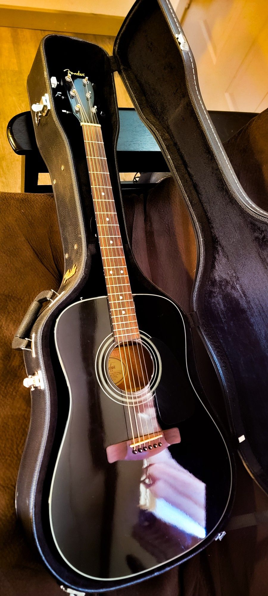 ACOUSTIC GUITAR FENDER