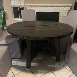 Black/brown Wood Table And Chairs
