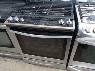 Whirlpool stainless steel 5-burner gas slide-in range - Free delivery
