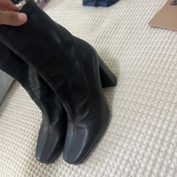 Black Boots 