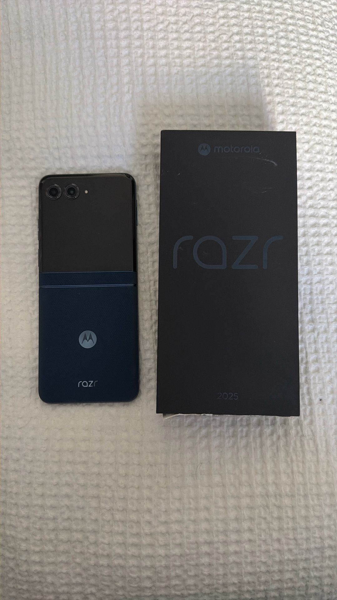 Moto Razr 2025 UNLOCKED 256GB