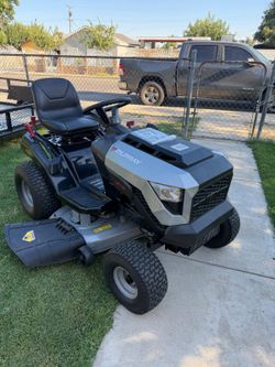 Murray
MT100 42 in. 13.5 HP 500cc E1350 Series Briggs and Stratton Engine 6-Speed Manual Gas Riding Lawn Tractor Mower