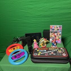 Nintendo Switch + Mario Kart + Amiibo + Case + Wheels