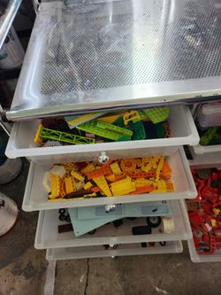PENDING PICK UP, FREE LEGO PIECES