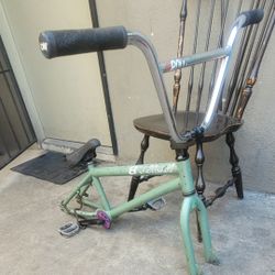 USED FIT FRAME  ONLY  NEEDS TIRES TUBES AND RIMS  HABLO ESPAÑOL TANBIEN  CUADRO  FIT 