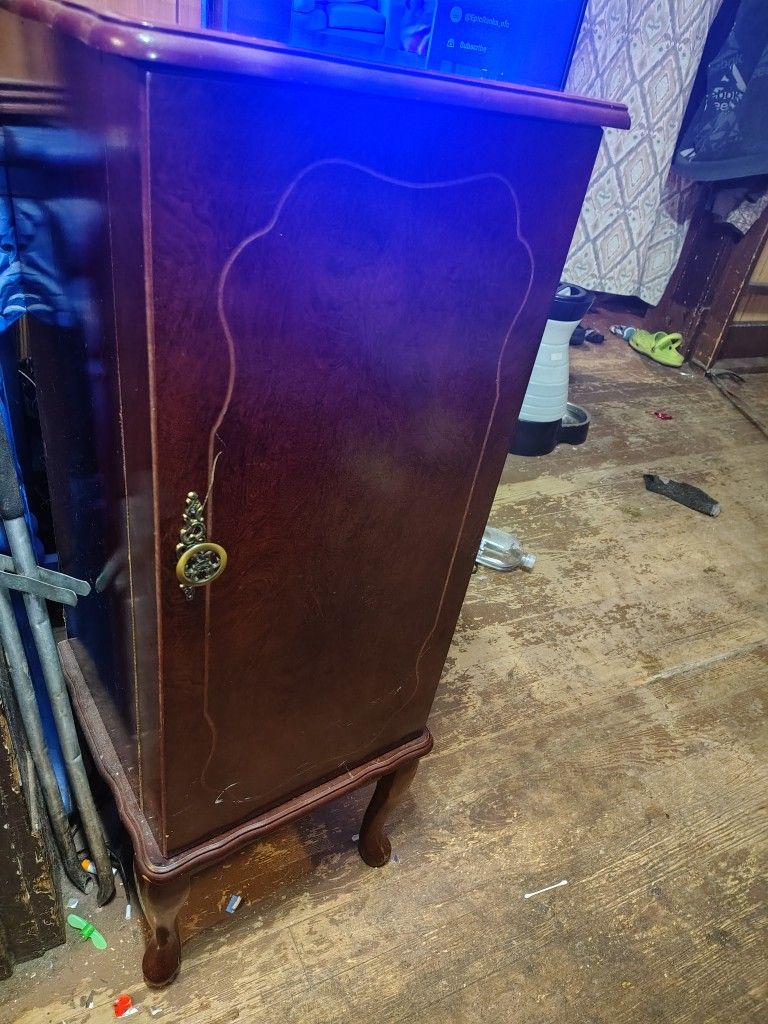 Beautiful Cherry Wood Jewelry Amore