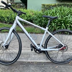 Giant Seek 0 Urban Commuter – Alfine 8-Speed + NEW Hydraulics! (Size M)