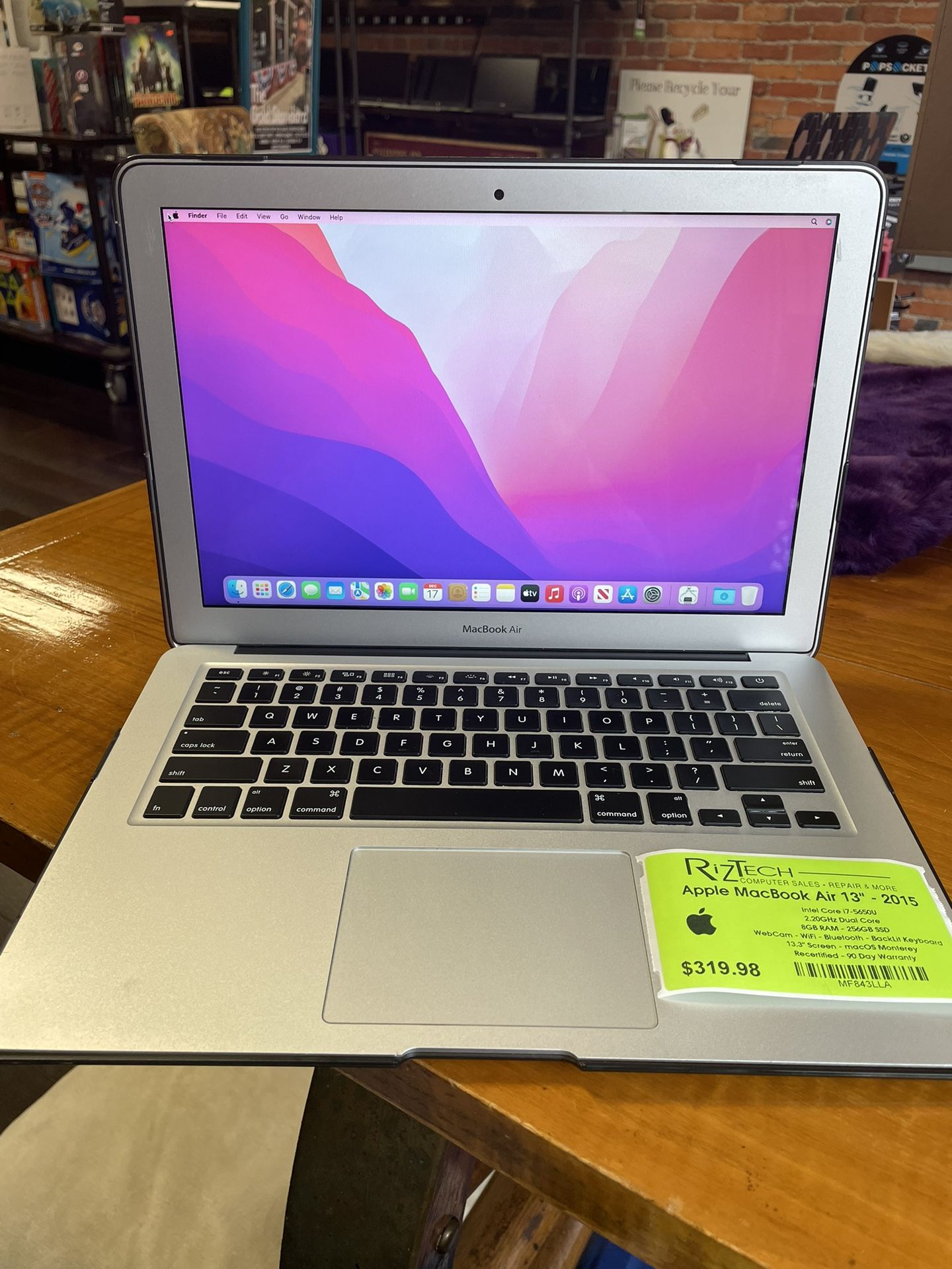 2015 Apple MacBook Air i7 2.20GHz 8GB RAM 256GB SSD 13.3” macOS Monterey