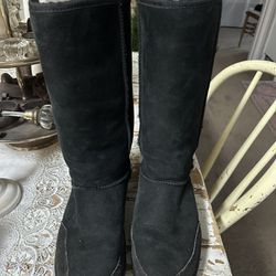 Tall Black Uggs With The Stripe Up The Back Size 9 