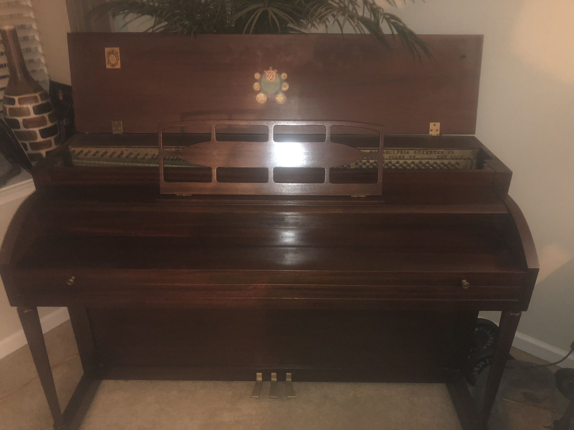 Vintage Lester Betsy Ross spinet.