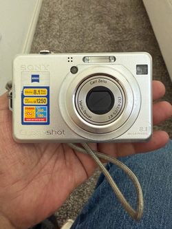 Vintage Sony pocket size digital camera