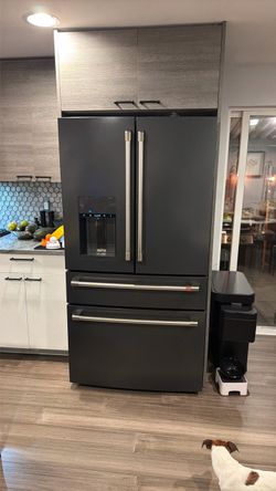 CAFÉ™ ENERGY STAR® 27.8 Cu. Ft. Smart 4-Door French-Door Refrigerator