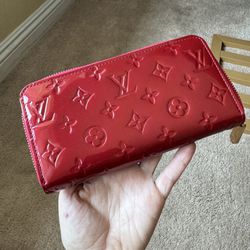 Louis V Wallet Red Leather Zippy