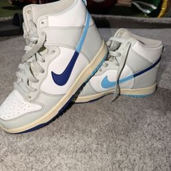 Nikes 6.5 Y